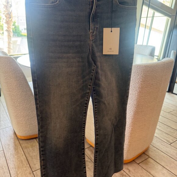 HIDDEN HAPPI "High Rise " New Cropped Flare Jeans with tags. Sold Out size 27 - Picture 3 of 3